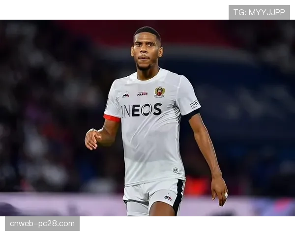 特写:尼斯队长托迪博在五后卫体系中指挥防线的90分钟 特写:尼斯队长托迪博在五后卫体系中指挥防线的90分钟